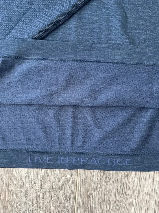 lululemon athletica Men's Navy Long-Sleeve Performance Top - Picture 7 of 10